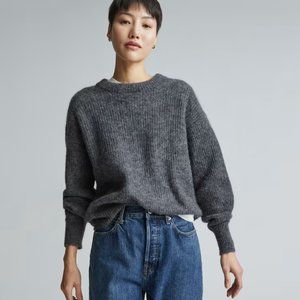Everlane The Alpaca Crew Sweater in Heather Charcoal